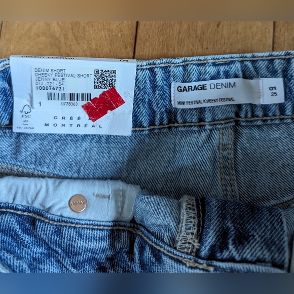 Light Denim Cut-Off Light Wash Shorts - Garage - Picture 5 of 5